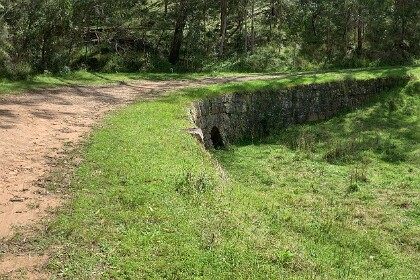 On the Main North Rd to Wollombi,  This used to be the  "Great"  North Rd and this was main road between the Hunter Valley and Sydney. It was built by 3000 convicts. We sanctimoniously proclaim to the rest of the world that Australia has never had slavery . . . Yeah but?