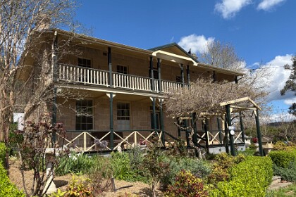 Exploring Wollombi, 12th September 2025 A lovely sandstone-block building from that era. This was originally a private home that became the Post Office. It served as such for many years and became a private home again in the 1990s.