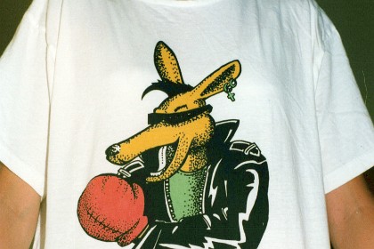 Lee wears a T-shirt featuring the punk boxing kangaroo