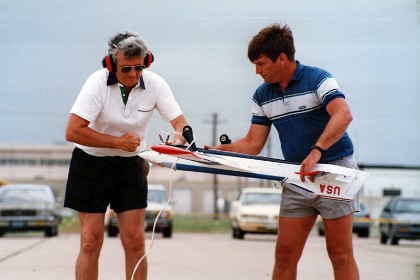 Glenn Meador assists Frank McMillan during the flyoffs.