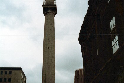 Crap photo of The Monument to the 1666 Great Fire of London situated near the northern end of London Bridge. Commemorating the Great Fire of London, it stands at the junction of Monument Street and Fish Street Hill, 202 feet (62 m) in height and 202 feet west of the spot in Pudding Lane where the Great Fire started on 2 September 1666. Constructed between 1671 and 1677, it was built on the site of St Margaret, New Fish Street, the first church to be destroyed by the Great Fire.