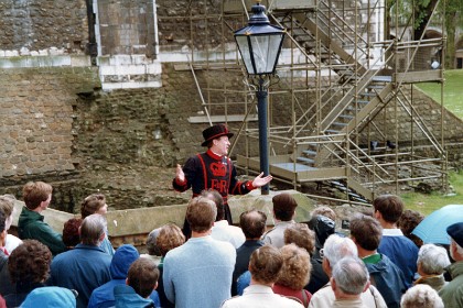 The White Tower was the castle's strongest point militarily.  It provided accommodation and a chapel for the king and his representatives; Henry III ordered the tower whitewashed in 1240.  A Beefeater entertains the crowds.