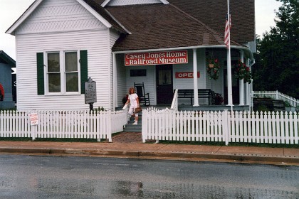 Monday August 1, 1988  We drive from Cookeville Tennessee to the Casey Jones Museum in Huntersville Tennessee, a distance of 240 miles and 3½ hours just off Interstate 40.