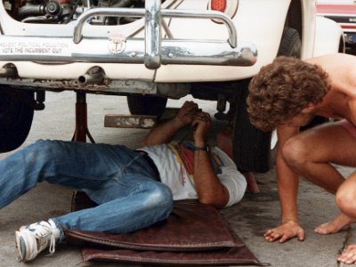 Next Saturday 21 October, 1989    &nbsp  Bob and Shawn take the engine out of Shawn's VW.