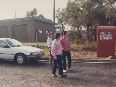 Roger, Joan and Lee come to take a look.