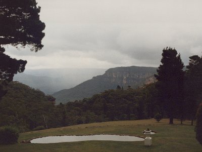 This is a beautiful view looking up the Jamison Valley.