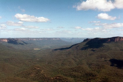 On the way down, we come across a gay couple having a quick squeeze. They quickly disengage at our approach. This is looking up the Jamison Valley.