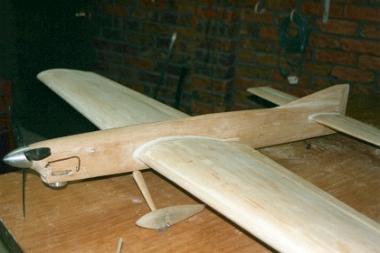 Jan- March 1990  &nbsp; I now have a new workshop in which I can start to build planes again.