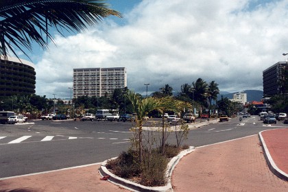 Lots of upmarket/tourist hotels in Cairns.