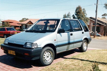 1990  &nbsp; I trade in my 1982 Civic for a later model Civic Waggon. It serves me well for a couple of years.