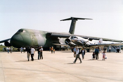 The move to Avalon in 1992 was hoped to be the first of many locations, however the weather caused financial difficulties that resulted in the air show remaining at Avalon for many years.