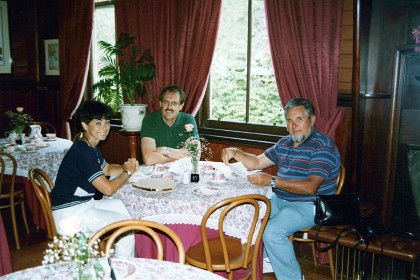 1993 &nbsp   Ranny and Caroline visit us and we take them to Yester Grange.