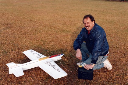 I take my new piped model to the Australian Nations end December 1993. It's the first of a series of planes like this and I'm full of hope that I will do well. Spoiler: Jaws music plays in the background.