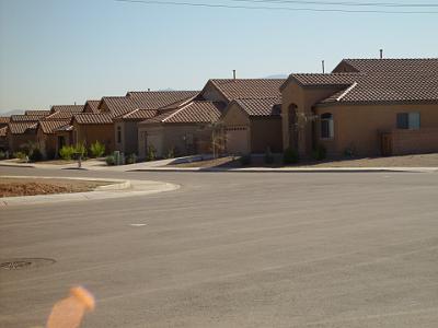 Card 1 122 Sunday 2004-03-14 Tucson Other new houses opposite Bob and Jan's house.