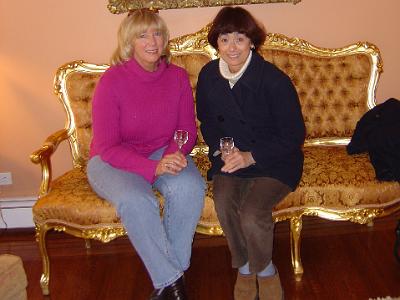 card 5 081 jgr Wednesday 2004-03-31 Vancouver Canada Jenni and Caroline relaxing in the English Bay Inn.