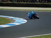 MotoGP warm-up John HOPKINS, USA, Suzuki. The elbows-down king.