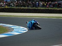 MotoGP warm-up John HOPKINS, elbow nearly touching.