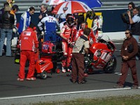 MotoGP race Casey STONER.  ROSSI  is behind to the right.