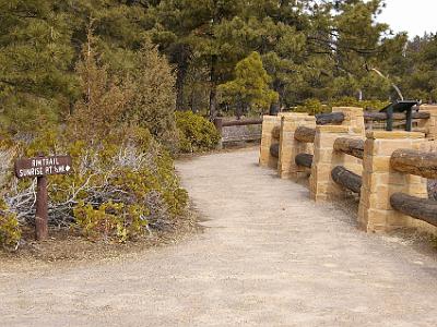 The rim trail goes from Sunset Point back to Sunrise point.