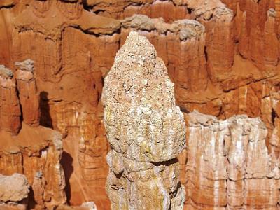 This hoodoo looks a bit like a, don't know what it looks like really.