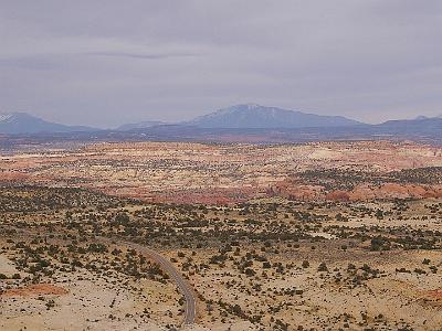 SR29 winds its way along the valley floor, still at about 6000 ft. We've dropped down from 9100 feet in the Bryce Canyon NP.