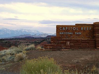 Saturday  2007-03-10  Capitol Reef National Park, Utah  The next morning, we get under way at 7:00 am and enter the Capitol Reef National Park.