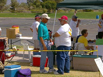 Saturday  2007-03-17 Finals day VSC, Tucson, Arizona  Lou Wolgast chats with Robin Sizemore. : 2004 03 20 UA