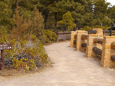 The rim trail goes from Sunset Point back to Sunrise point.