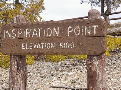 On the way up, we missed Inspiration Point. It's the next one along from Sunset Point so we catch it on the way back down.