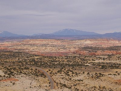 SR29 winds its way along the valley floor, still at about 6000 ft. We've dropped down from 9100 feet in the Bryce Canyon NP.