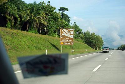 THURSDAY 16 OCTOBER 2008  The 194 kms of motorway before we exited cost RM8.10 (about $3.30).  No wonder Mahathir used to get irritated with snooty Westerners looking down their noses at his country.  Tapah is the name of the town on the motorway where we exit for the Cameron Highlands.