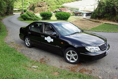 THURSDAY 16 OCTOBER 2008   Steven's taxi is a 7 month old Nissan. He's part of a premier service company.