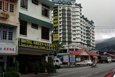 THURSDAY 16 OCTOBER 2008  Then we entered Brinchang, the main town of the highlands. During the English administration of Malaya, the Brits would come to the highlands to escape the heat of the the lowlands. There are a few small reminders of their presence such as the English-styled hotel opposite.