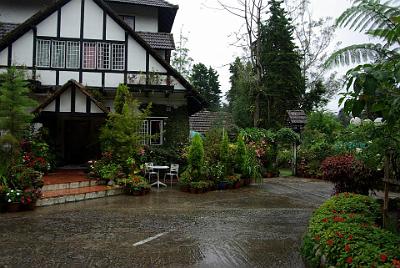 THURSDAY 16 OCTOBER 2008  It started raining again as we headed back through Brinchang to stop at the Smokehouse Inn, a leftover from colonial times.