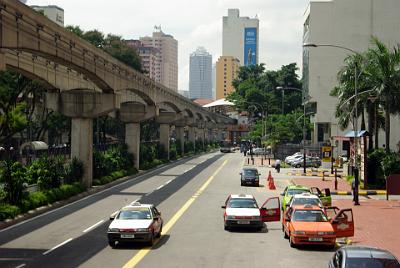 FRIDAY 17 OCTOBER 2008  This is near Titiwangsa, the last station on the northern end of the monorail system . We're staying at KL Sentral on the southern end of the system. We now turn right and travel down Jalan Tun Razak (named after Malaysia's second Prime Minister).