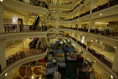 WEDNESDAY 15 OCTOBER 2008  The shopping area spreads across ten floors. As on previous trips to Malaysia, the top floors were unoccupied.