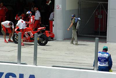 SATURDAY 18 OCTOBER 2008  Casey returns to the pits, perhaps to improve his wet set-up. A TV commentator is circulating the pits.