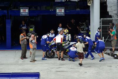 SATURDAY 18 OCTOBER 2008   Towards the end of the session, Rossi returns to have his "qualifying" tyres fitted. These are super-sticky tyres made especially for qualifying. They last only one lap before being replaced. Rossi talks with Burgess while the changeover occurs.