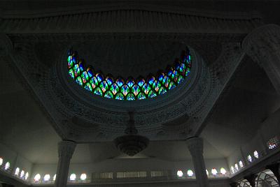 SATURDAY 18 OCTOBER 2008  The dome of the men's prayer room. The experience is unbelievable for someone who spent his childhood as a Christian.  There are no overt signs of wealth,  Jesus does not hang from a cross,  nor are there any statues of Mary. In fact, there are no signs of humans or animals anywhere.