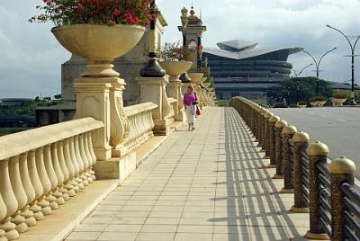 SATURDAY 18 OCTOBER 2008   It is one of the most ornate bridges one could ever wish to see although the Putra Bridge at the northern end of the Core Island is the most elaborate bridge in Putrajaya.