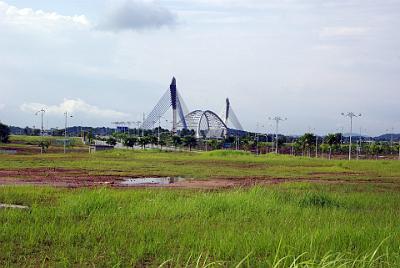 SATURDAY 18 OCTOBER 2008  This is the Seri Saujana Bridge that connects the Core Island to the Precinct 7 on the Lebuh Sentosa highway. It is strategically located at the main entrance into the Core Island from the south via the Putrajaya-Cyberjaya Expressway and the Kuala Lumpur-Putrajaya Expressway. The bridge's unique design is of a cable-stayed arch.