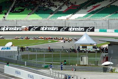 SUNDAY 19 OCTOBER 2008 - RACE DAY  Notice that the bottom stand is still empty.