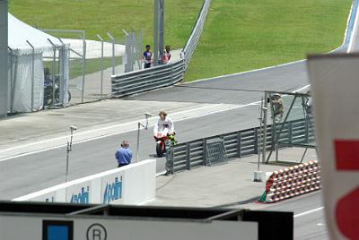 SUNDAY 19 OCTOBER 2008 - RACE DAY  Marco arrives to be crowned the 2008 champion.