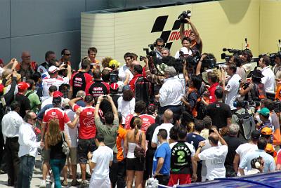 SUNDAY 19 OCTOBER 2008 - RACE DAY  Rossi gives his fellow Italian a big hug.