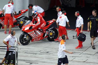 SUNDAY 19 OCTOBER 2008 - RACE DAY   As does Casey Stoner. Casey and Valentino were the class acts of 2008. They were vastly superior to the rest of the field.