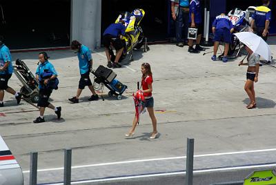 SUNDAY 19 OCTOBER 2008 - RACE DAY  One minute to go and the grid clears. Adriana walks back to the pits carrying Casey's cap.