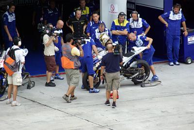 SUNDAY 19 OCTOBER 2008 - RACE DAY  Lorenzo crashed  at turn 1 on lap 12 and returned to the pits. By now Rossi had tired of playing with Pedrosa and had taken the lead.