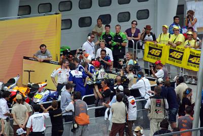 SUNDAY 19 OCTOBER 2008 - RACE DAY  Rossi tips some cold water on Jerry Burgess' head.