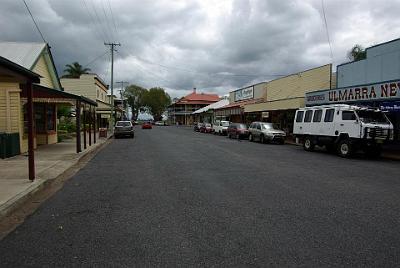 SUNDAY 12 OCTOBER 2008   We left Joan & Roger's about 10:00 and headed for Queensland. We stopped for lunch at this great little town just north of Grafton called Ulmarra. Its name comes from an Aboriginal word meaning "bend in the river".