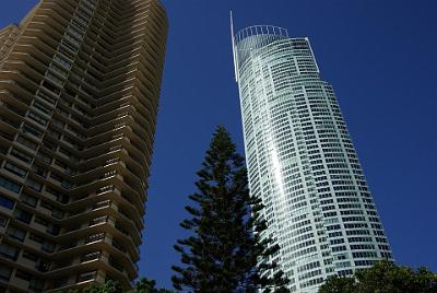 MONDAY 13 OCTOBER 2008  The shiny building on the right is the Q1 Building (meaning Queensland Number One).  It is the world's tallest residential tower (as measured to the top of the spire)  and the tallest building in Australia.  It will soon be relegated to third by two buildings in Dubai.